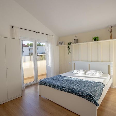 Apartman Rojo Lägenhet Omiš Exteriör bild